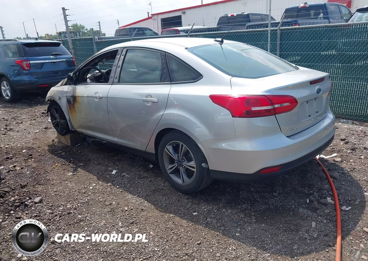 2018 Ford Focus Se VIN:1FADP3FE4JL246086 - 3