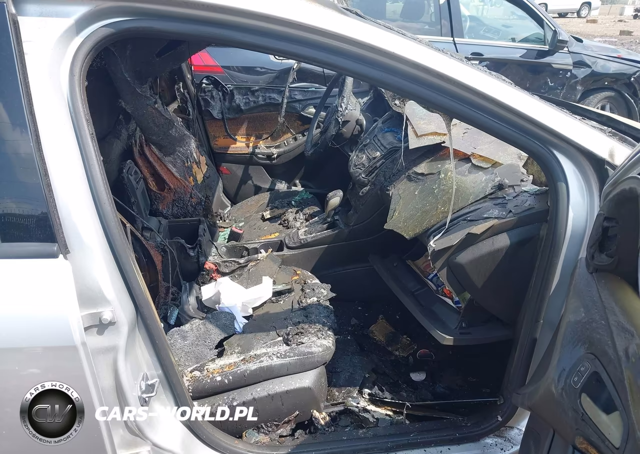 2018 Ford Focus Se VIN:1FADP3FE4JL246086 - 5