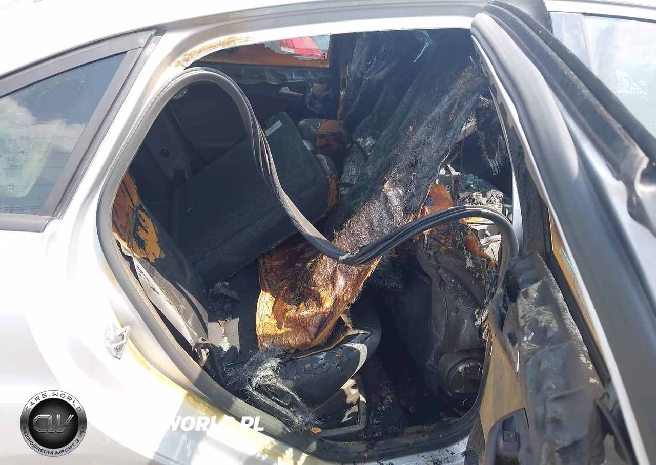 2018 Ford Focus Se VIN:1FADP3FE4JL246086 - 8