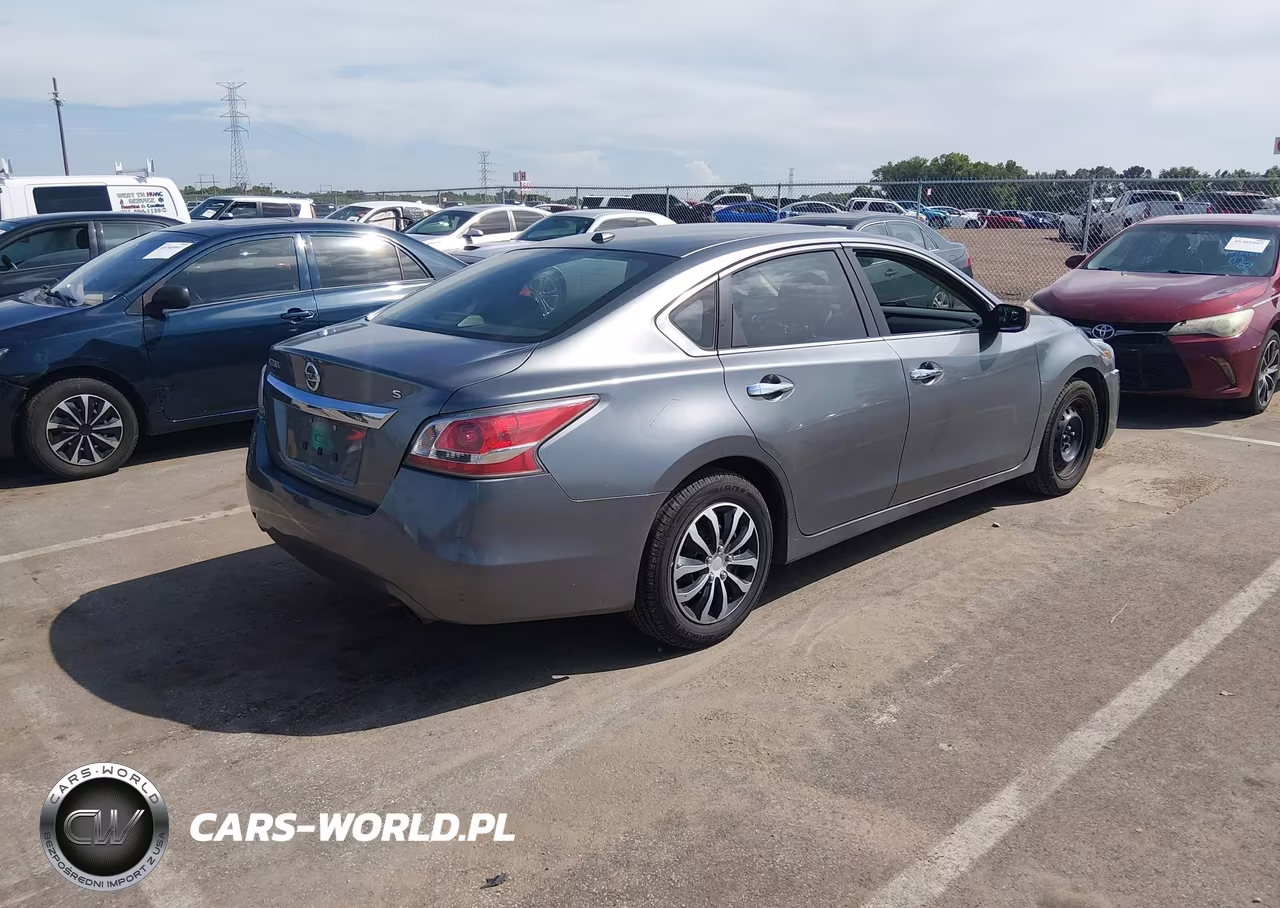 2015 Nissan Altima 2.5 S VIN:1N4AL3APXFC126503 - 4
