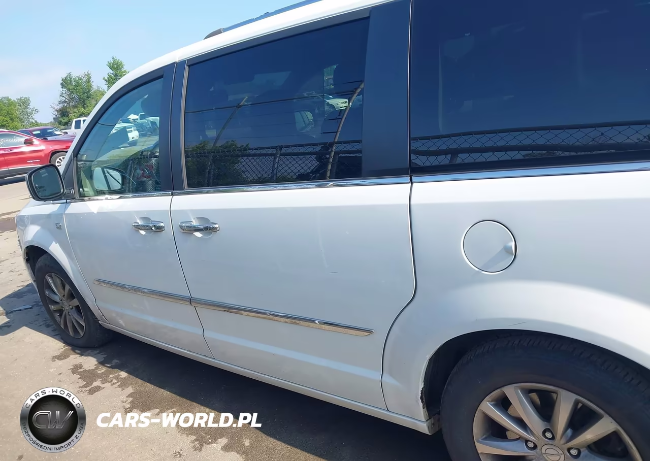 2014 Chrysler Town & Country Touring L VIN:2C4RC1CG3ER409944 - 14