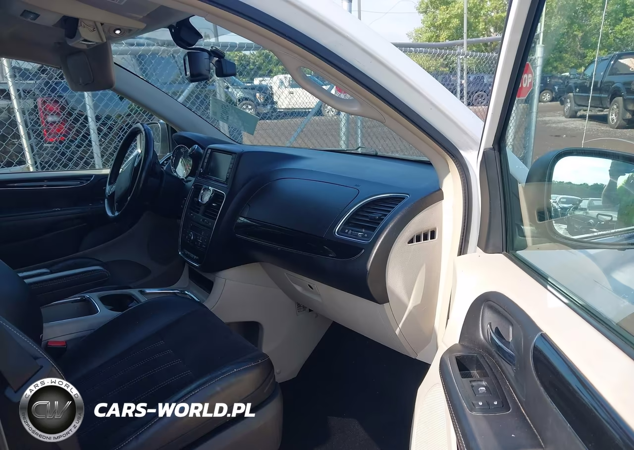 2014 Chrysler Town & Country Touring L VIN:2C4RC1CG3ER409944 - 5