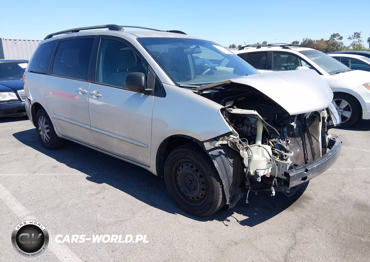 2010 Toyota Sienna Le – zdjęcie 1 z 18