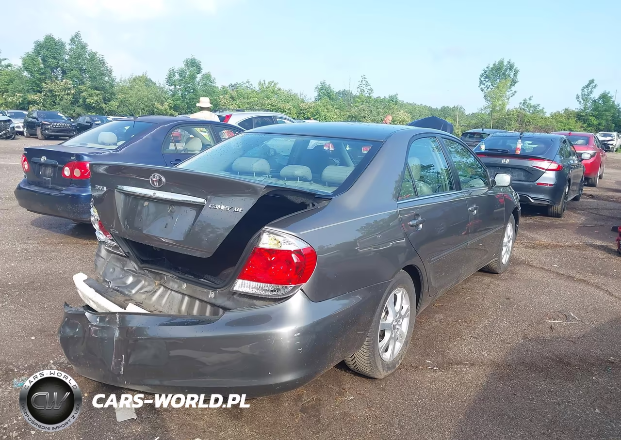 2005 Toyota Camry Xle VIN:4T1BE30K85U944864 - 4