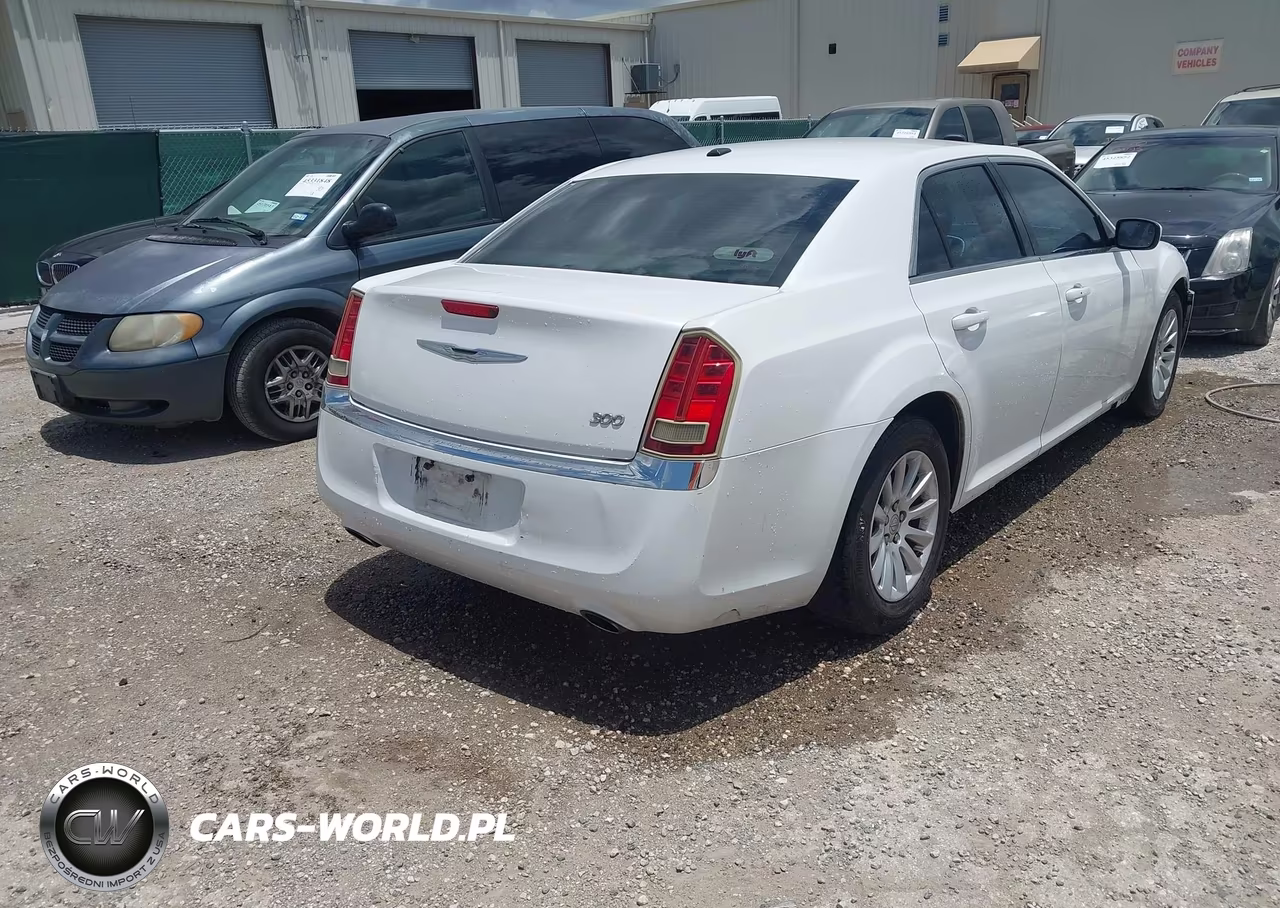 2012 Chrysler 300 VIN:2C3CCAAG4CH312672 - 4