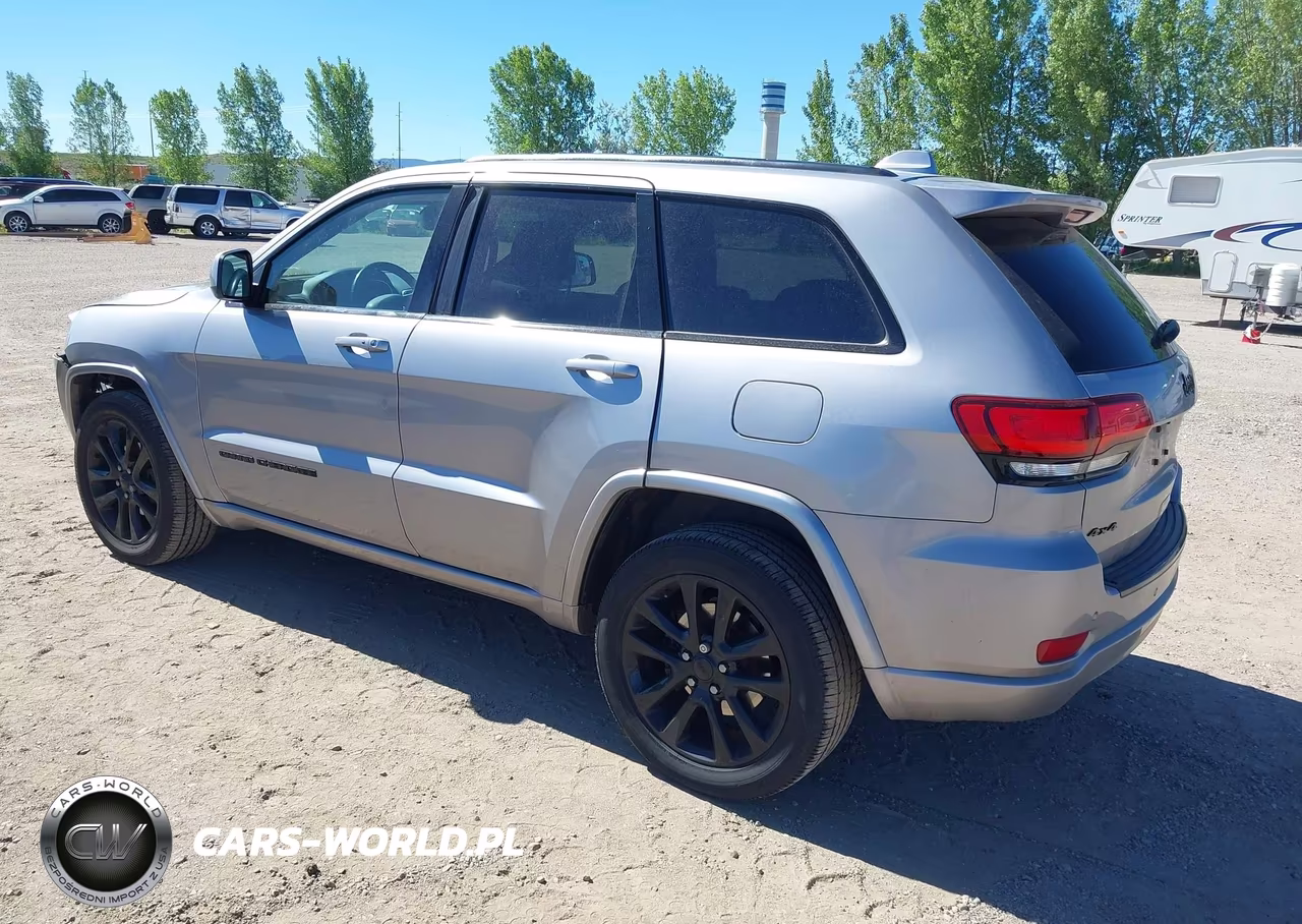 2018 Jeep Grand Cherokee Altitude 4X4 VIN:1C4RJFAG5JC183317 - 3