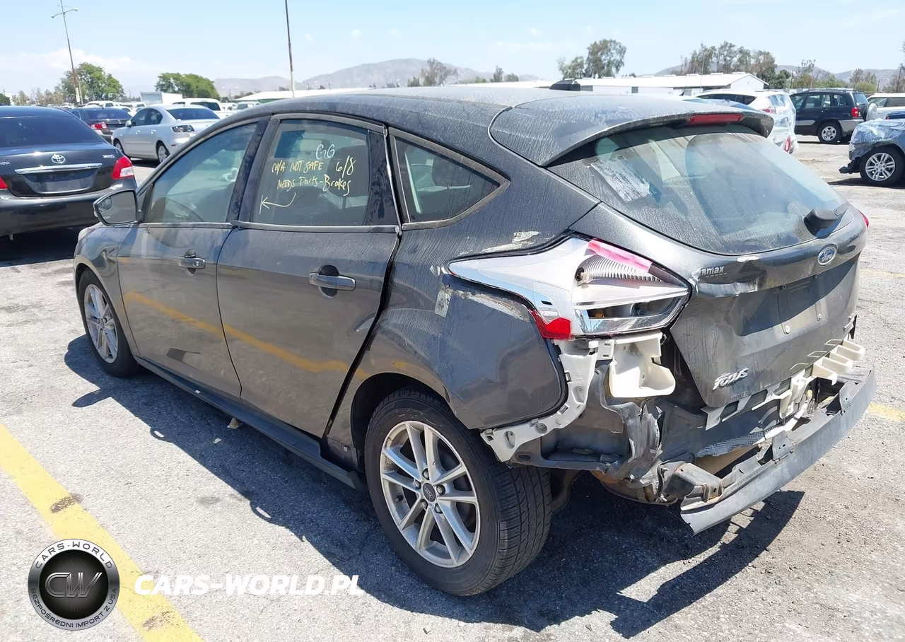2015 Ford Focus Se VIN:1FADP3K26FL351408 - 3