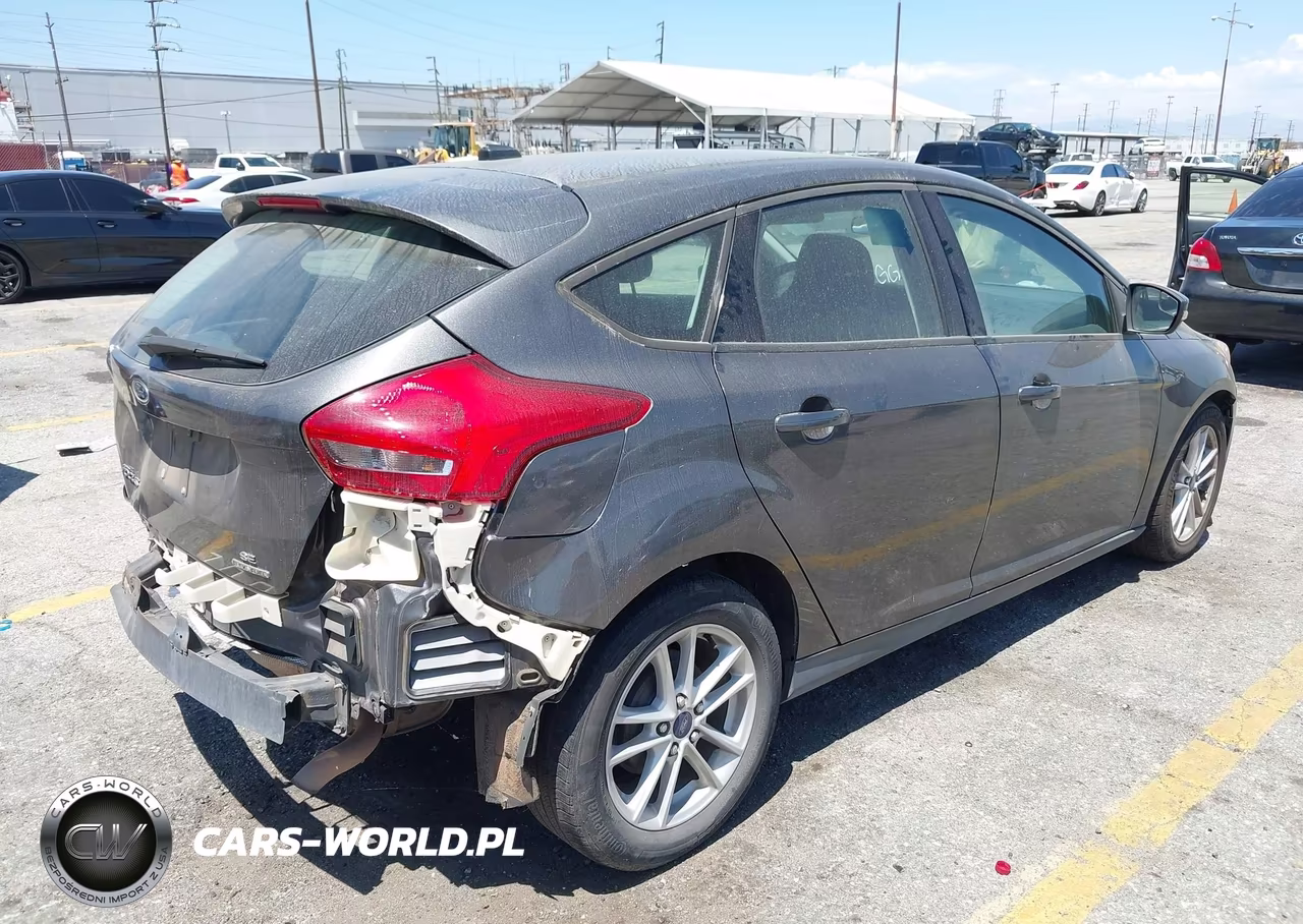 2015 Ford Focus Se VIN:1FADP3K26FL351408 - 4