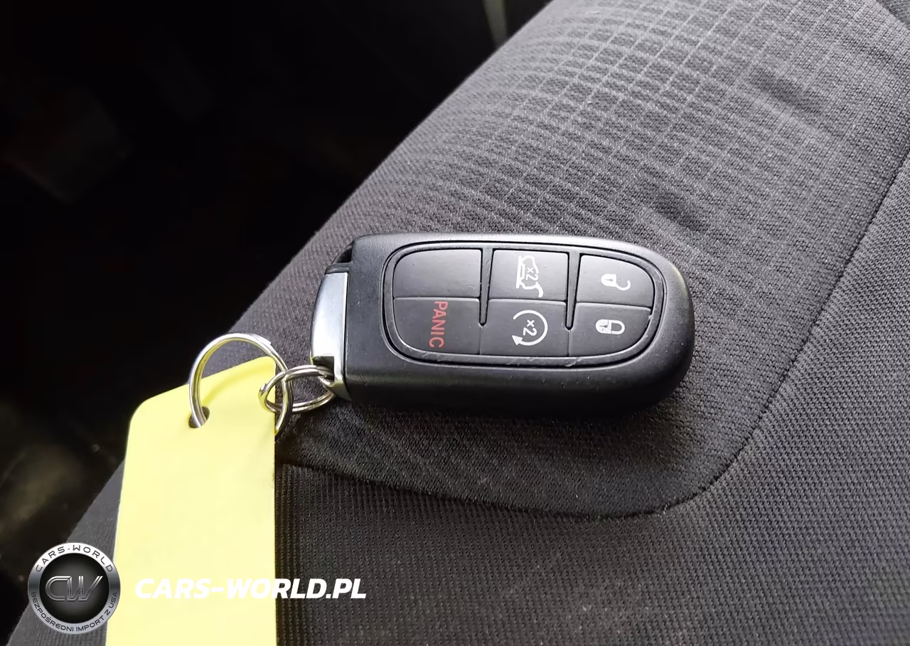 2015 Jeep Cherokee Latitude VIN:1C4PJMCS5FW504873 - 11