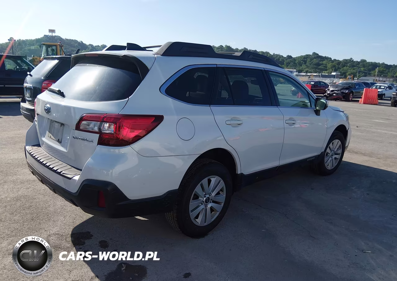 2019 Subaru Outback 2.5I Premium VIN:4S4BSAHC2K3282114 - 4