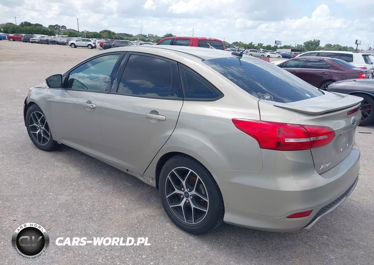 2016 Ford Focus Se VIN:1FADP3F21GL274023 - 3