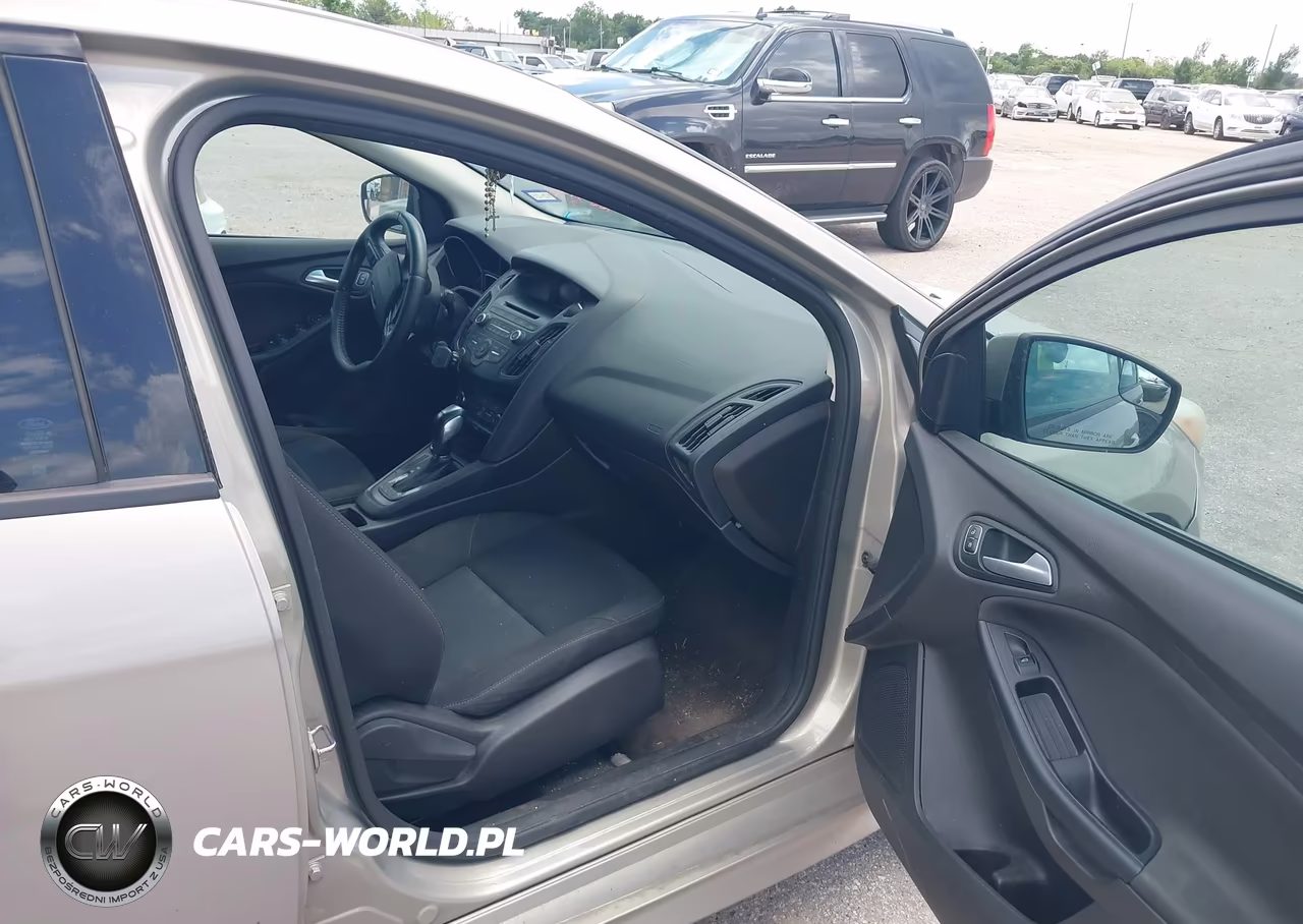2016 Ford Focus Se VIN:1FADP3F21GL274023 - 5