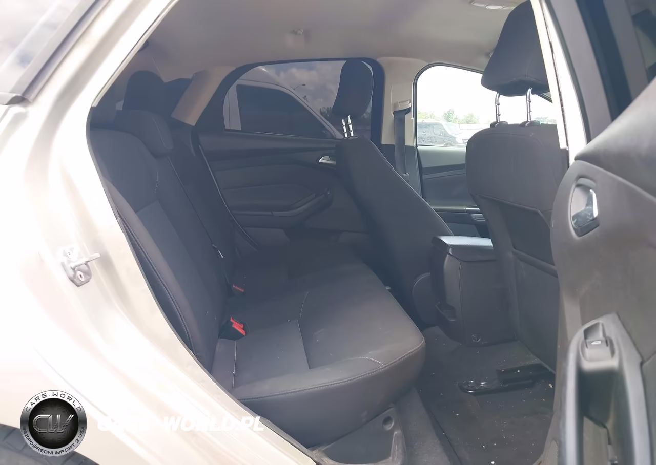 2016 Ford Focus Se VIN:1FADP3F21GL274023 - 8