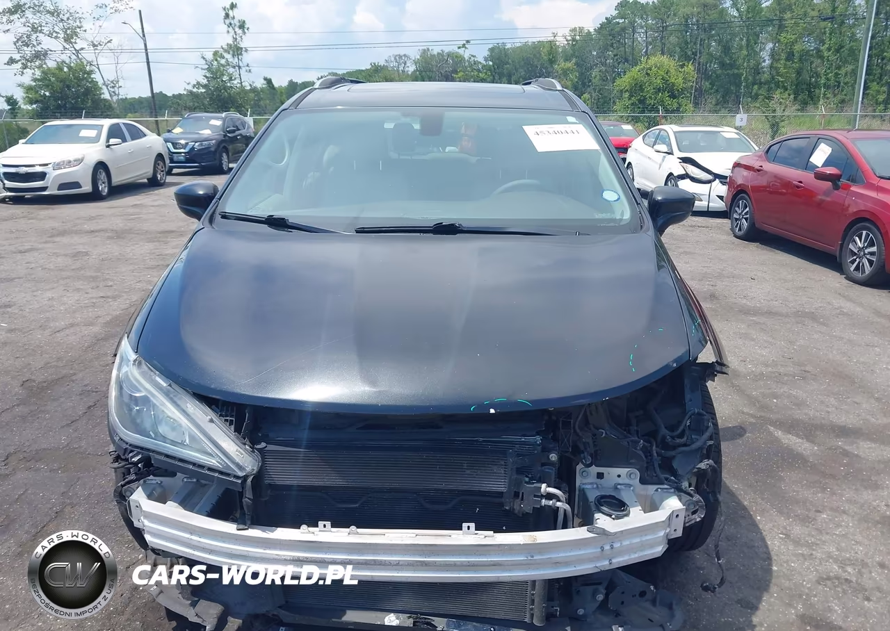 2018 Chrysler Pacifica Touring L Plus VIN:2C4RC1EG2JR193754 - 12