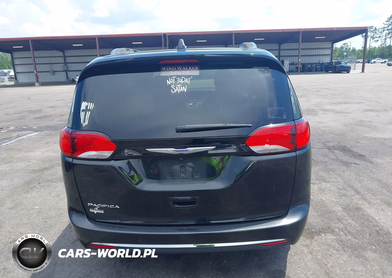 2018 Chrysler Pacifica Touring L Plus VIN:2C4RC1EG2JR193754 - 16