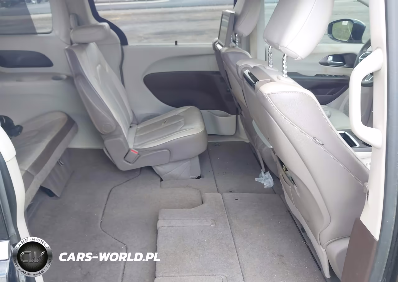2018 Chrysler Pacifica Touring L Plus VIN:2C4RC1EG2JR193754 - 8