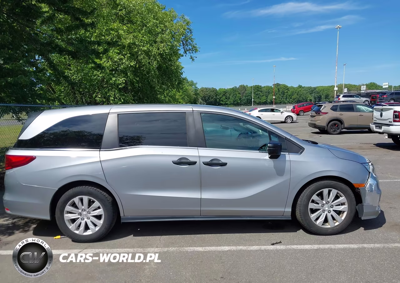 2018 Honda Odyssey Lx VIN:5FNRL6H2XJB105896 - 13