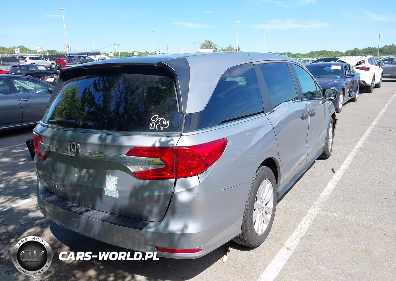 2018 Honda Odyssey Lx VIN:5FNRL6H2XJB105896 - 4