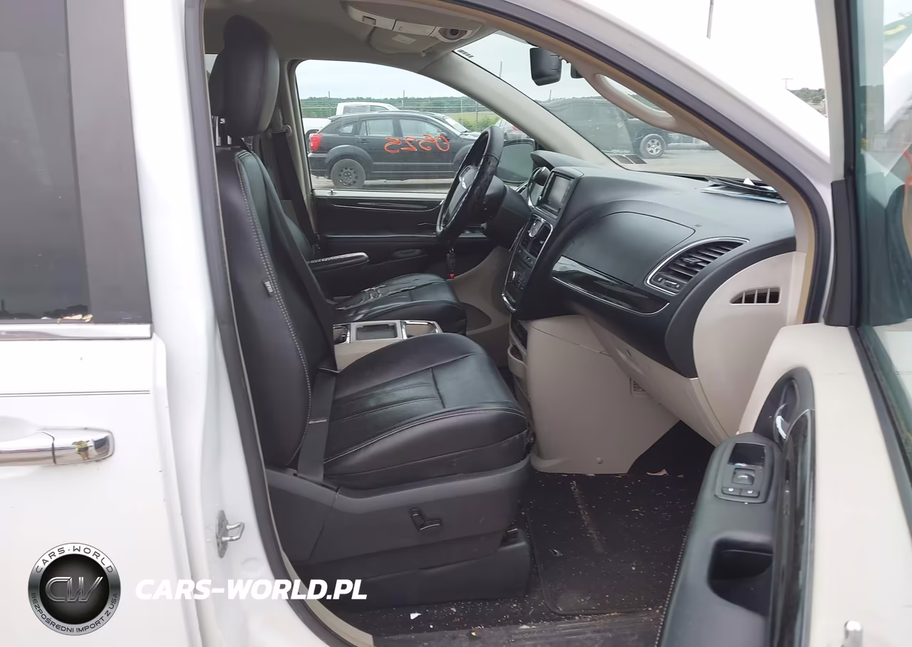 2014 Chrysler Town & Country Touring-L VIN:2C4RC1CG5ER107586 - 5