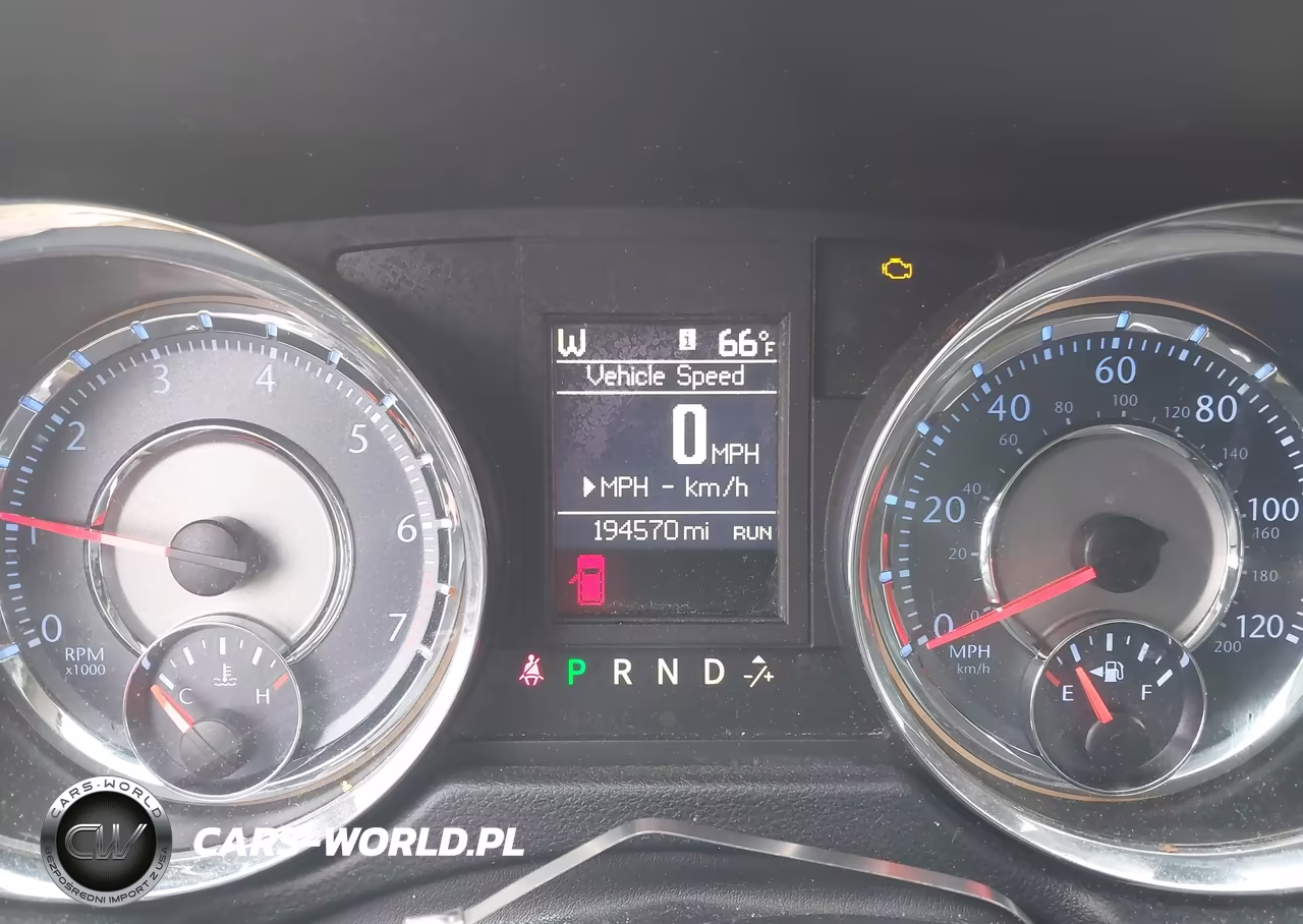 2014 Chrysler Town & Country Touring-L VIN:2C4RC1CG5ER107586 - 7
