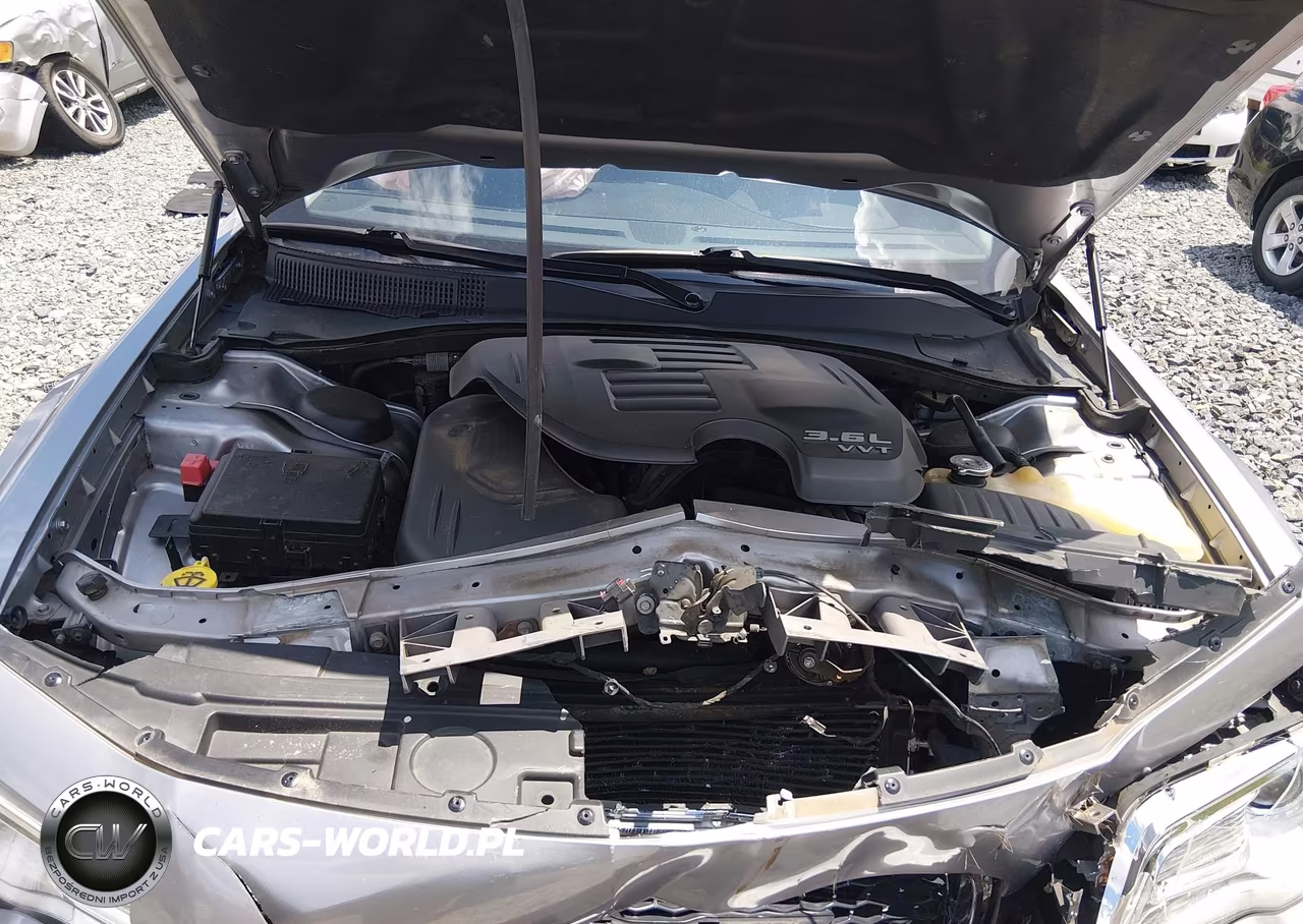 2015 Chrysler 300 Limited VIN:2C3CCAAG5FH766417 - 10