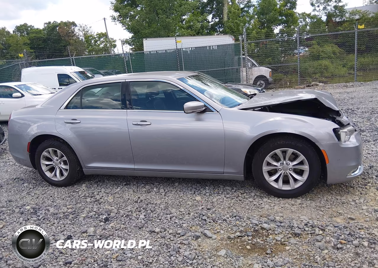 2015 Chrysler 300 Limited VIN:2C3CCAAG5FH766417 - 13