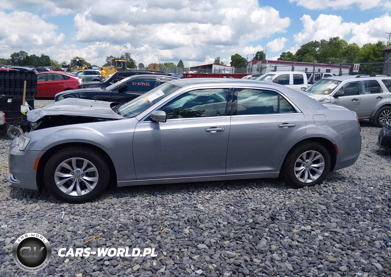 2015 Chrysler 300 Limited VIN:2C3CCAAG5FH766417 - 14