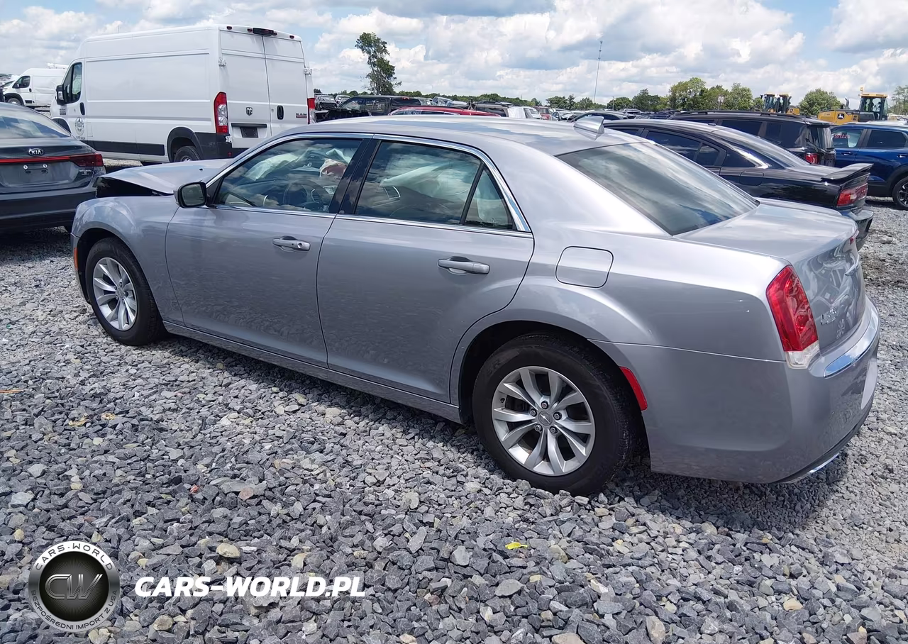 2015 Chrysler 300 Limited VIN:2C3CCAAG5FH766417 - 3