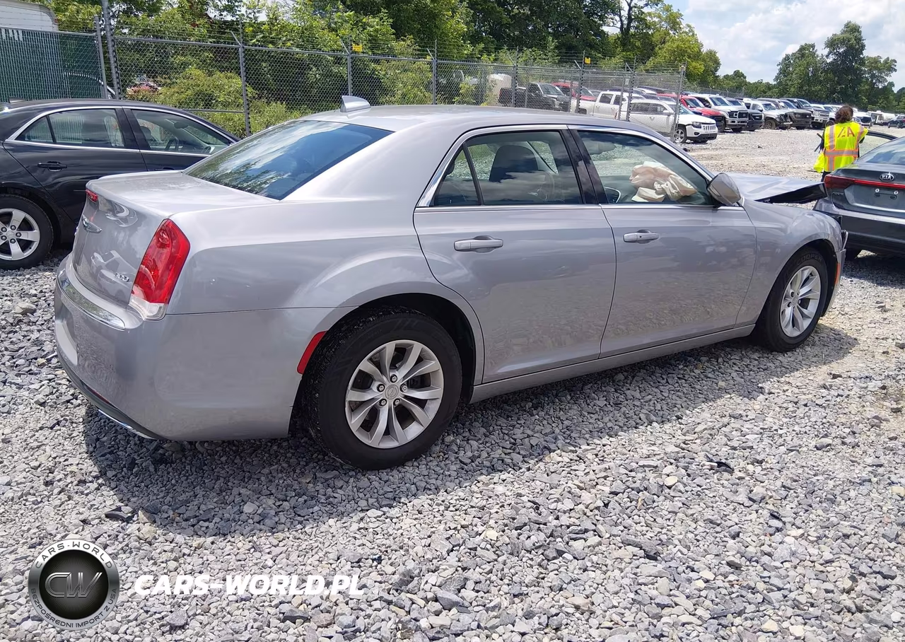 2015 Chrysler 300 Limited VIN:2C3CCAAG5FH766417 - 4
