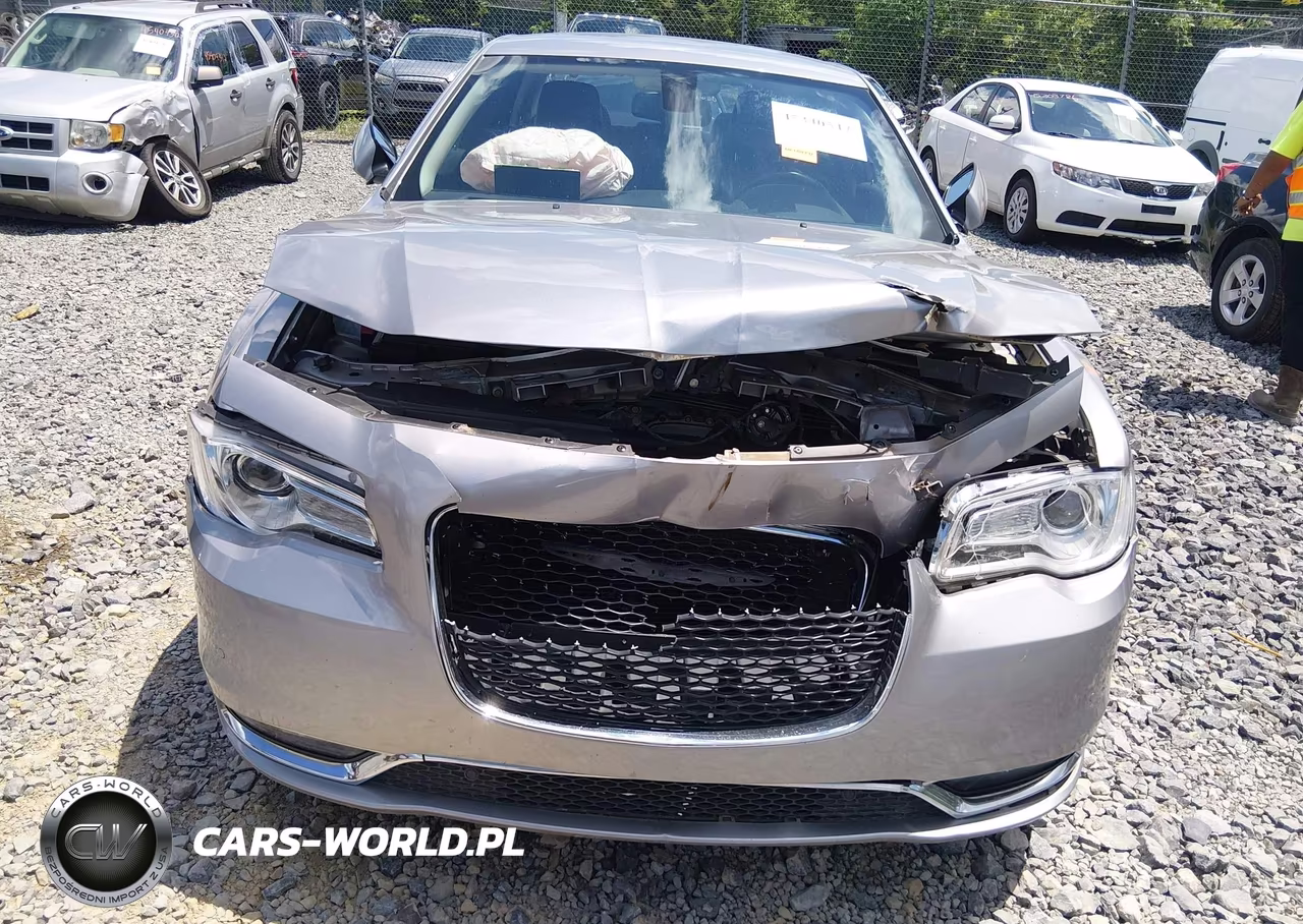 2015 Chrysler 300 Limited VIN:2C3CCAAG5FH766417 - 6