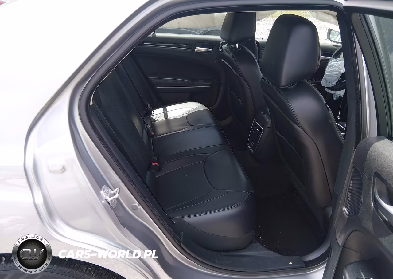 2015 Chrysler 300 Limited VIN:2C3CCAAG5FH766417 - 8