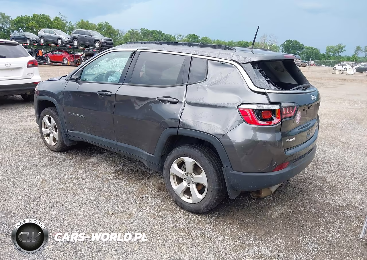 2018 Jeep Compass Latitude 4X4 VIN:3C4NJDBB4JT201414 - 3