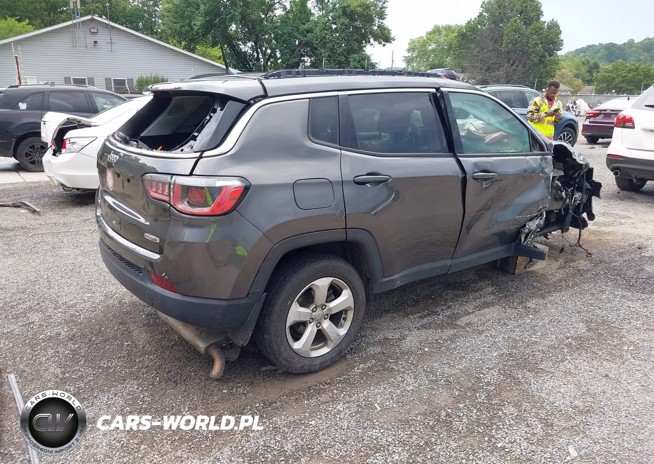 2018 Jeep Compass Latitude 4X4 VIN:3C4NJDBB4JT201414 - 4
