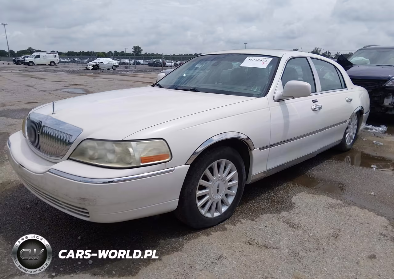 2003 Lincoln Town Car Signature VIN:1LNHM82W83Y703242 - 2