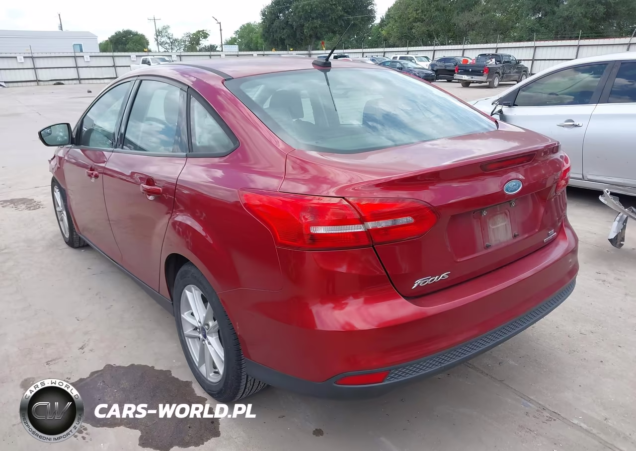 2015 Ford Focus Se VIN:1FADP3F26FL248418 - 3