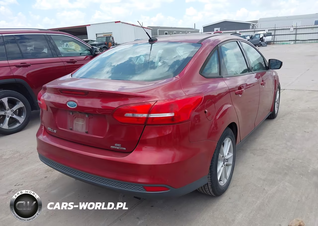 2015 Ford Focus Se VIN:1FADP3F26FL248418 - 4