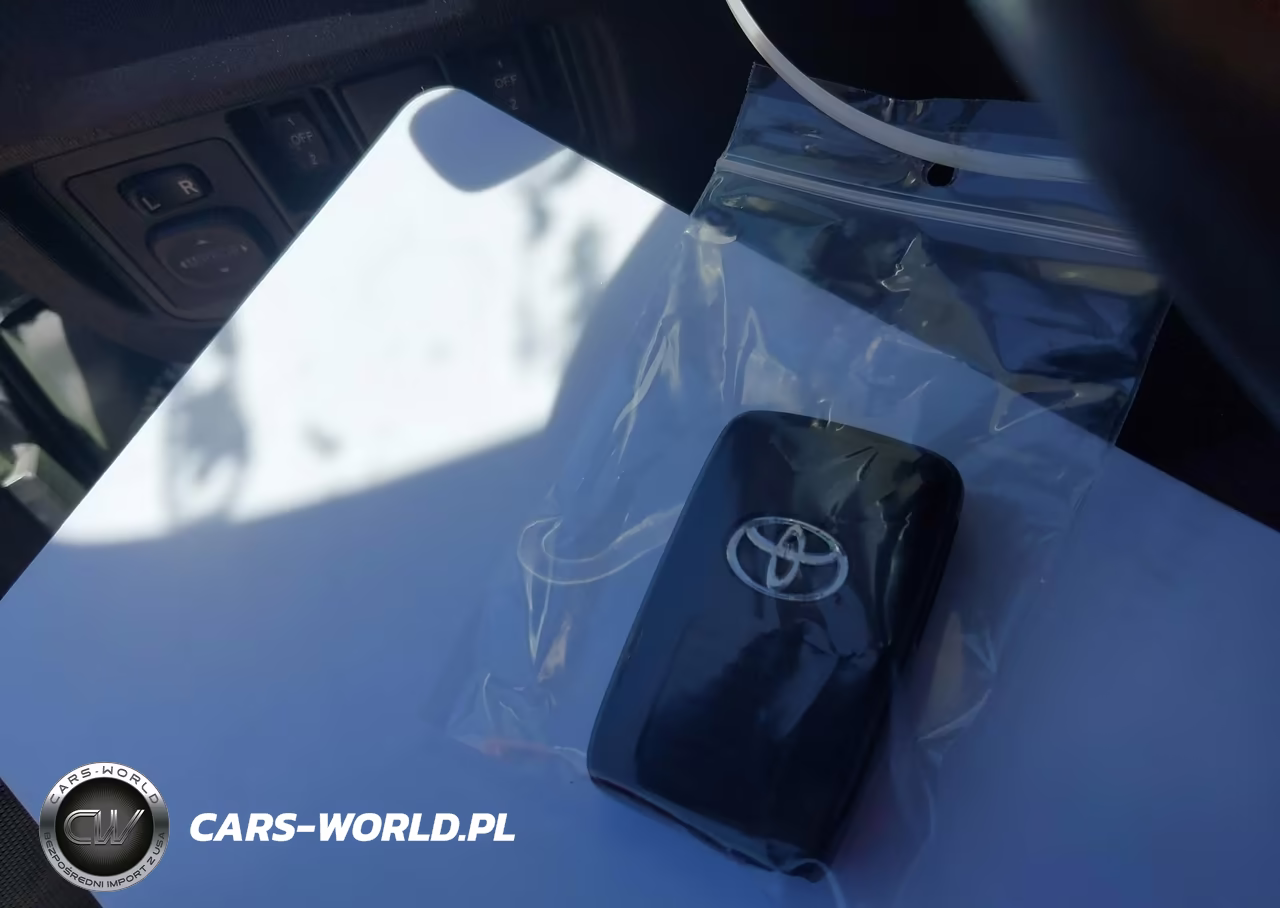 2014 Toyota Prius Two VIN:JTDKN3DU1E0381342 - 11