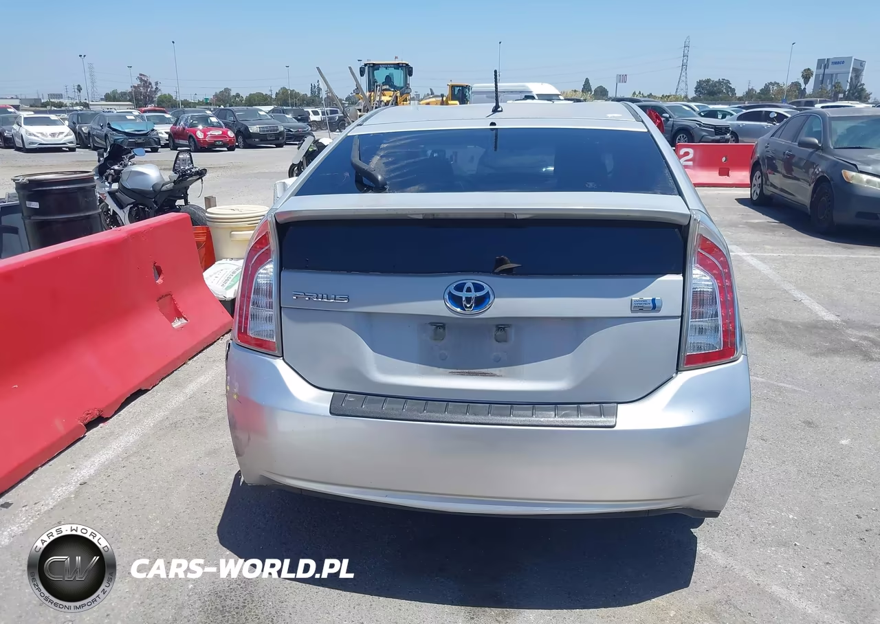 2014 Toyota Prius Two VIN:JTDKN3DU1E0381342 - 16