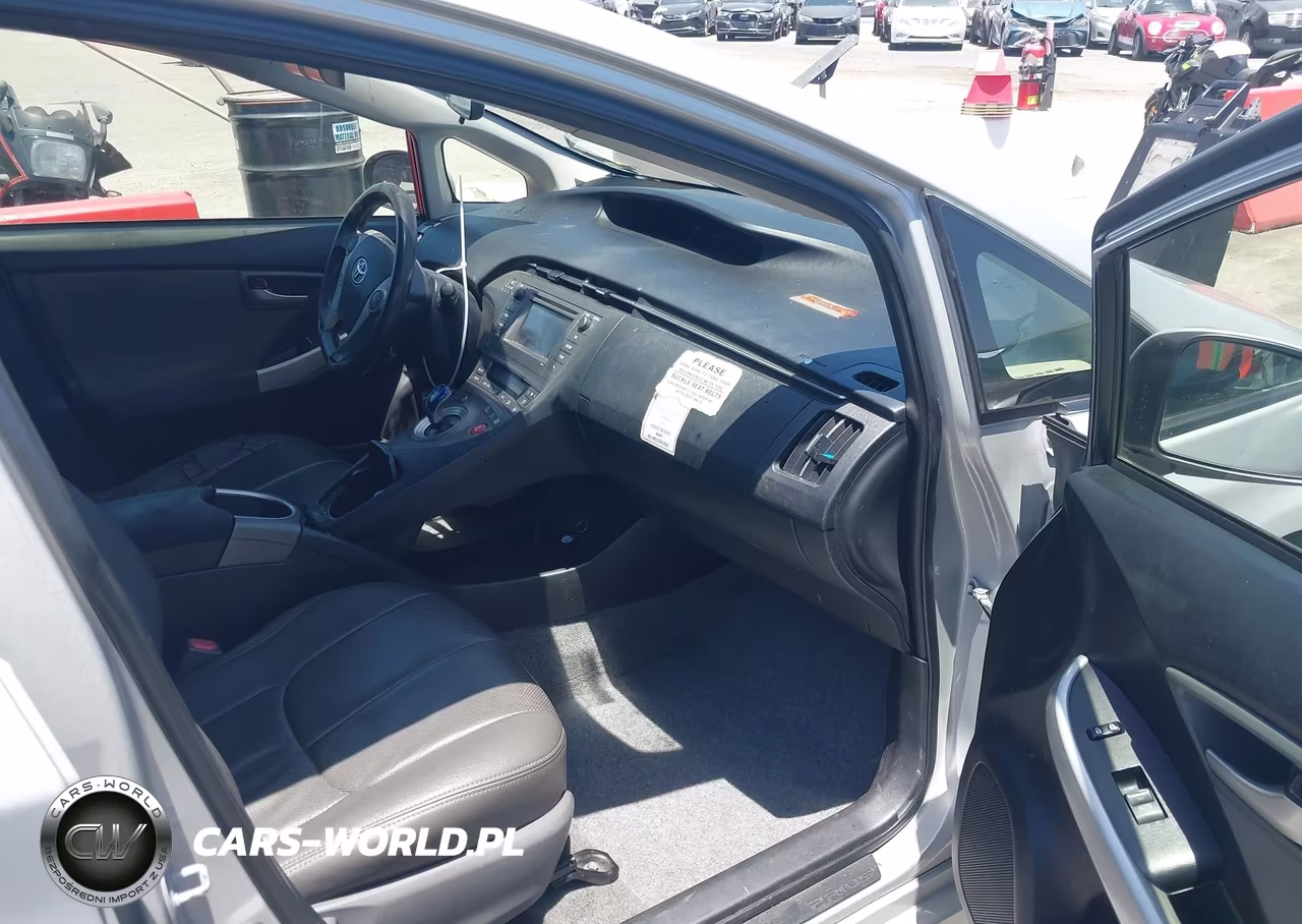 2014 Toyota Prius Two VIN:JTDKN3DU1E0381342 - 5