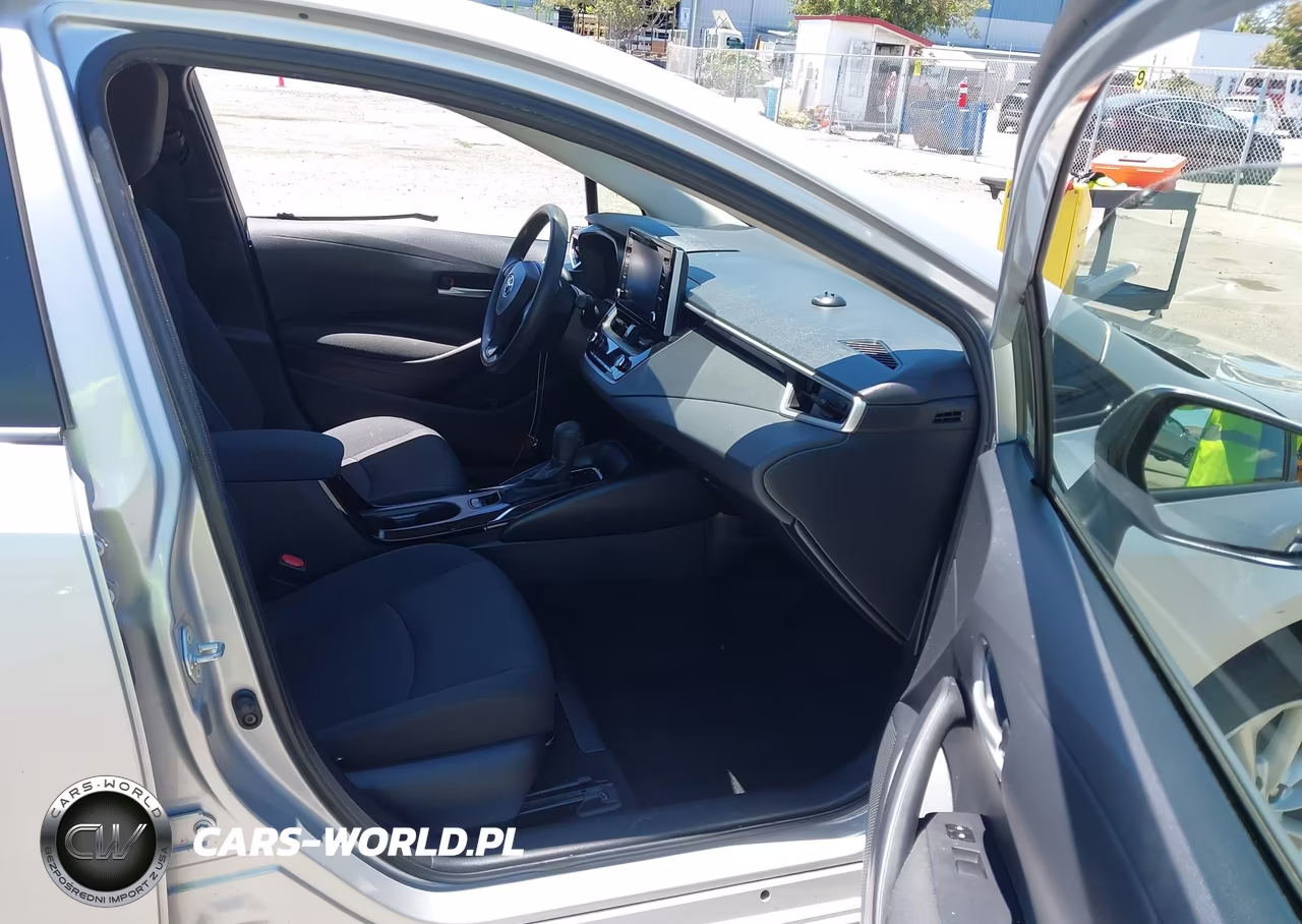 2020 Toyota Corolla Le VIN:JTDVPRAE1LJ092119 - 5