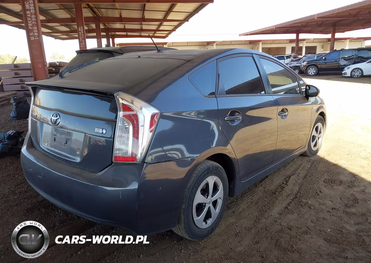 2013 Toyota Prius Two VIN:JTDKN3DU2D1672781 - 4