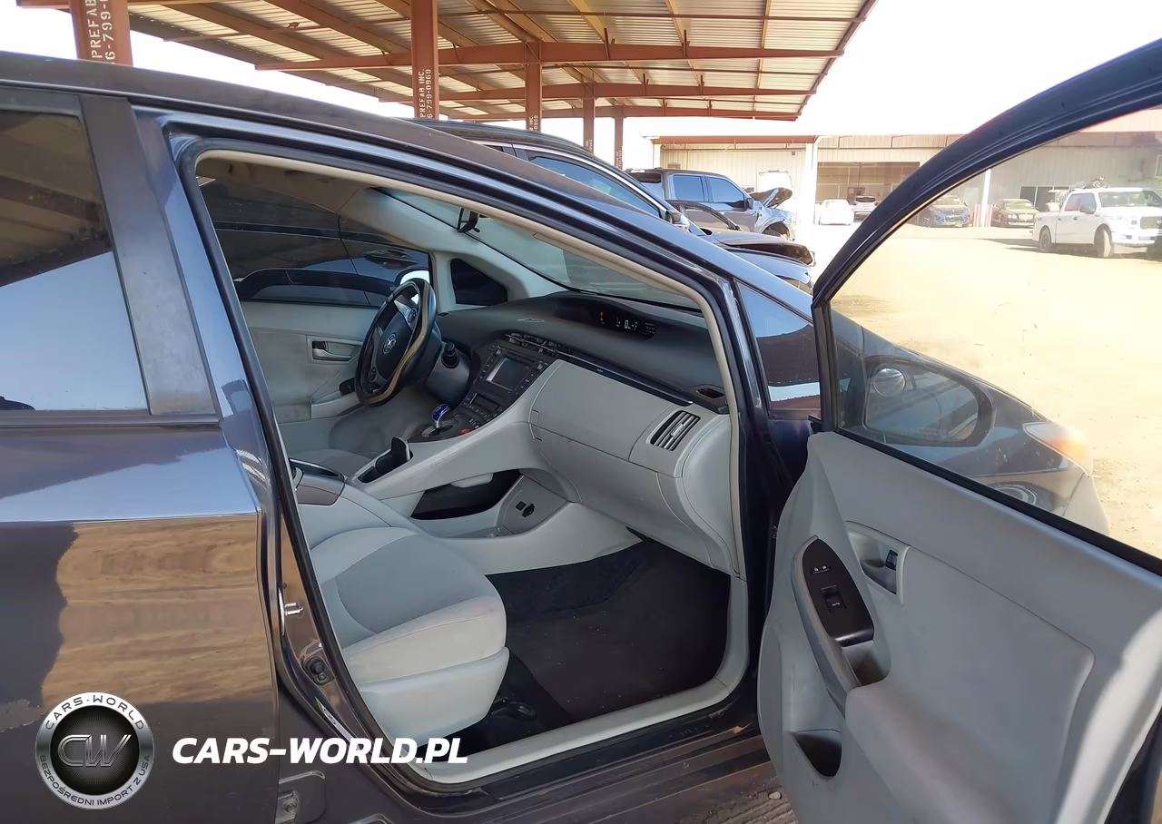 2013 Toyota Prius Two VIN:JTDKN3DU2D1672781 - 5
