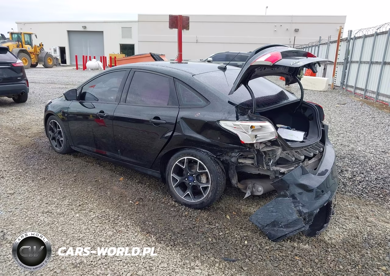 2014 Ford Focus Se VIN:1FADP3F28EL233840 - 3