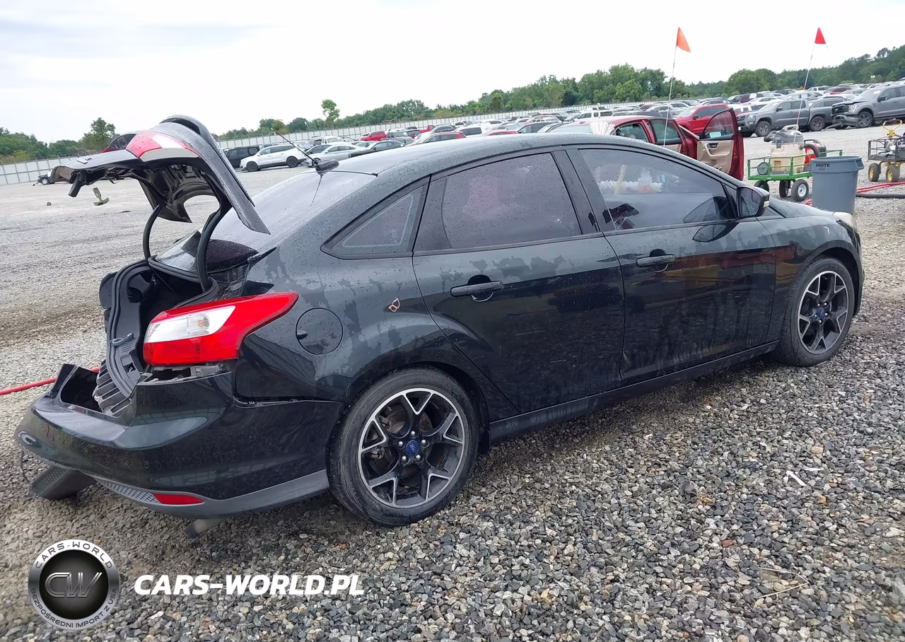 2014 Ford Focus Se VIN:1FADP3F28EL233840 - 4