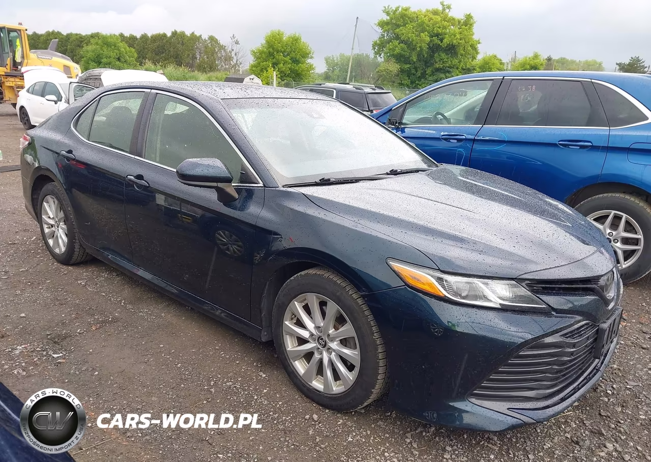 2018 Toyota Camry Le – zdjęcie 1 z 16