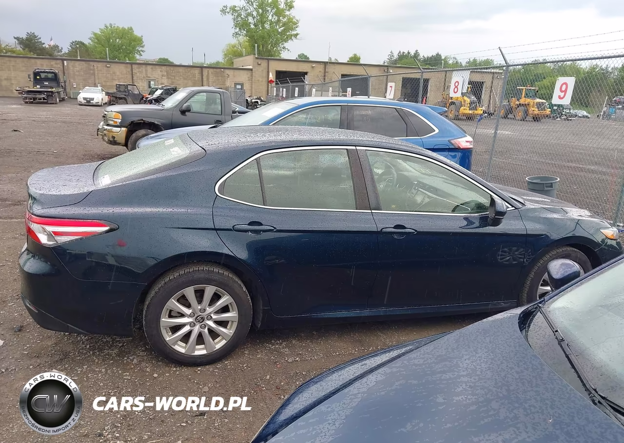 2018 Toyota Camry Le VIN:JTNB11HK9J3017859 - 13