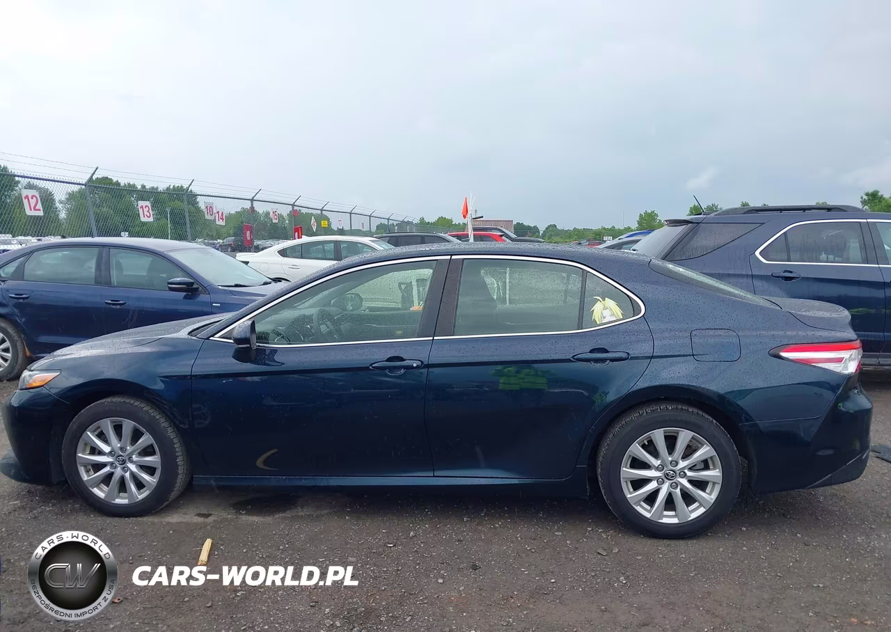 2018 Toyota Camry Le VIN:JTNB11HK9J3017859 - 14