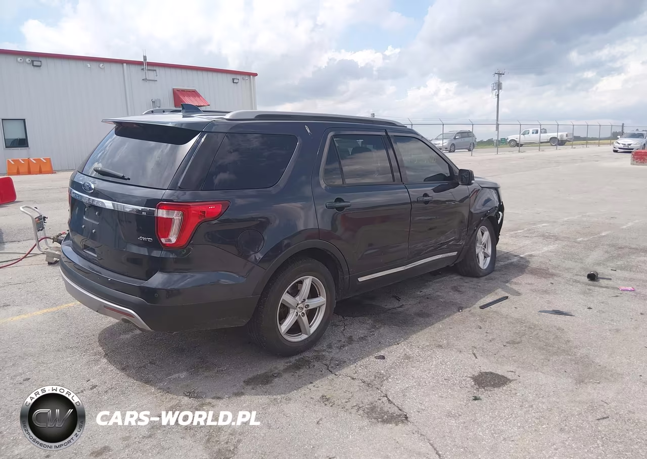 2017 Ford Explorer Xlt VIN:1FM5K8D8XHGC13311 - 4