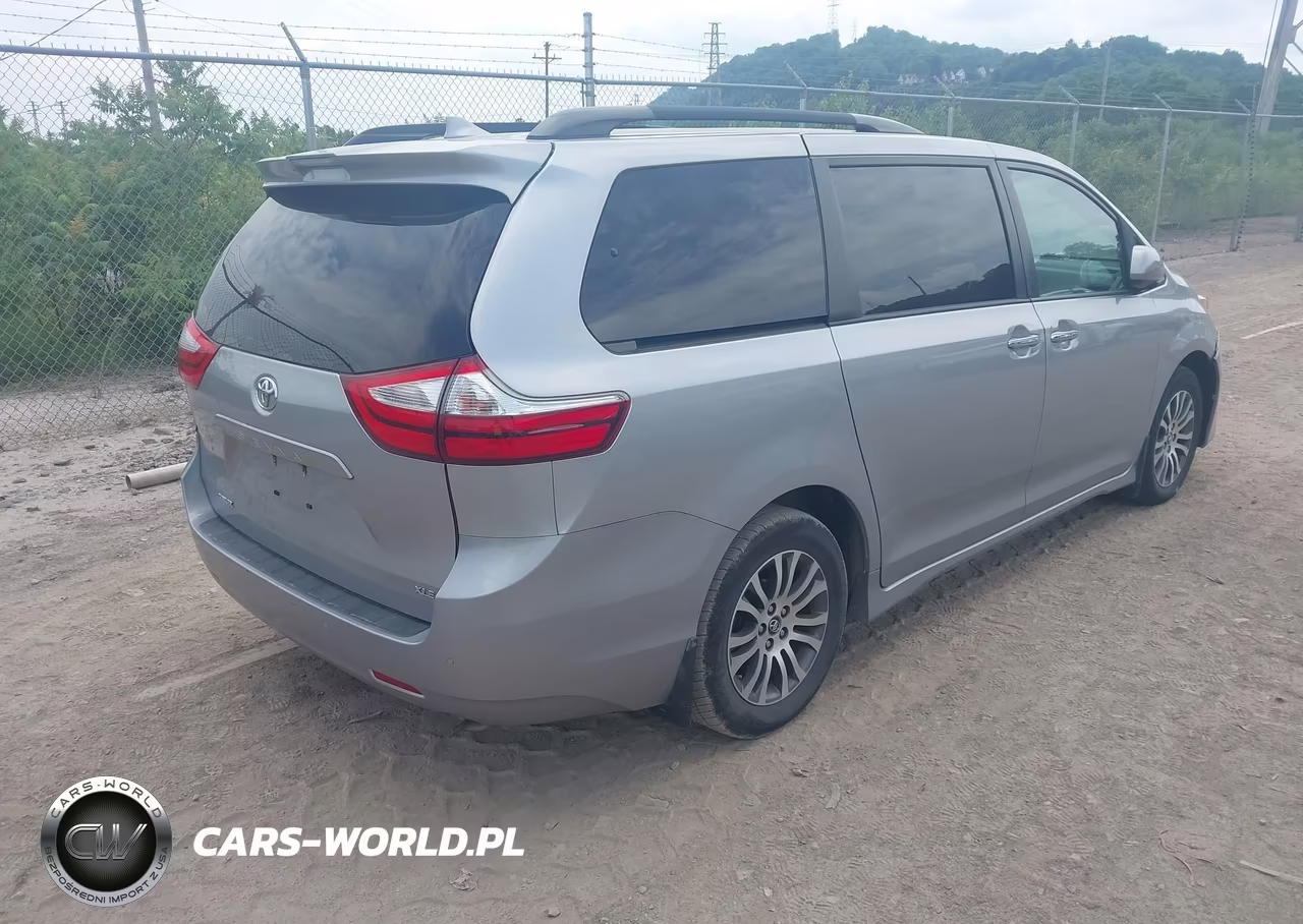 2018 Toyota Sienna Xle 8 Passenger VIN:5TDYZ3DC4JS947670 - 4