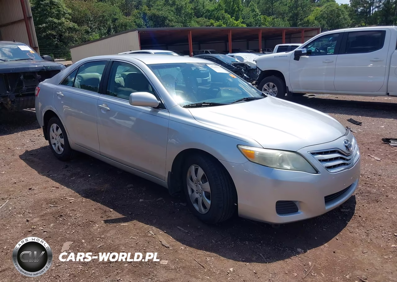 2010 Toyota Camry Le – zdjęcie 1 z 17